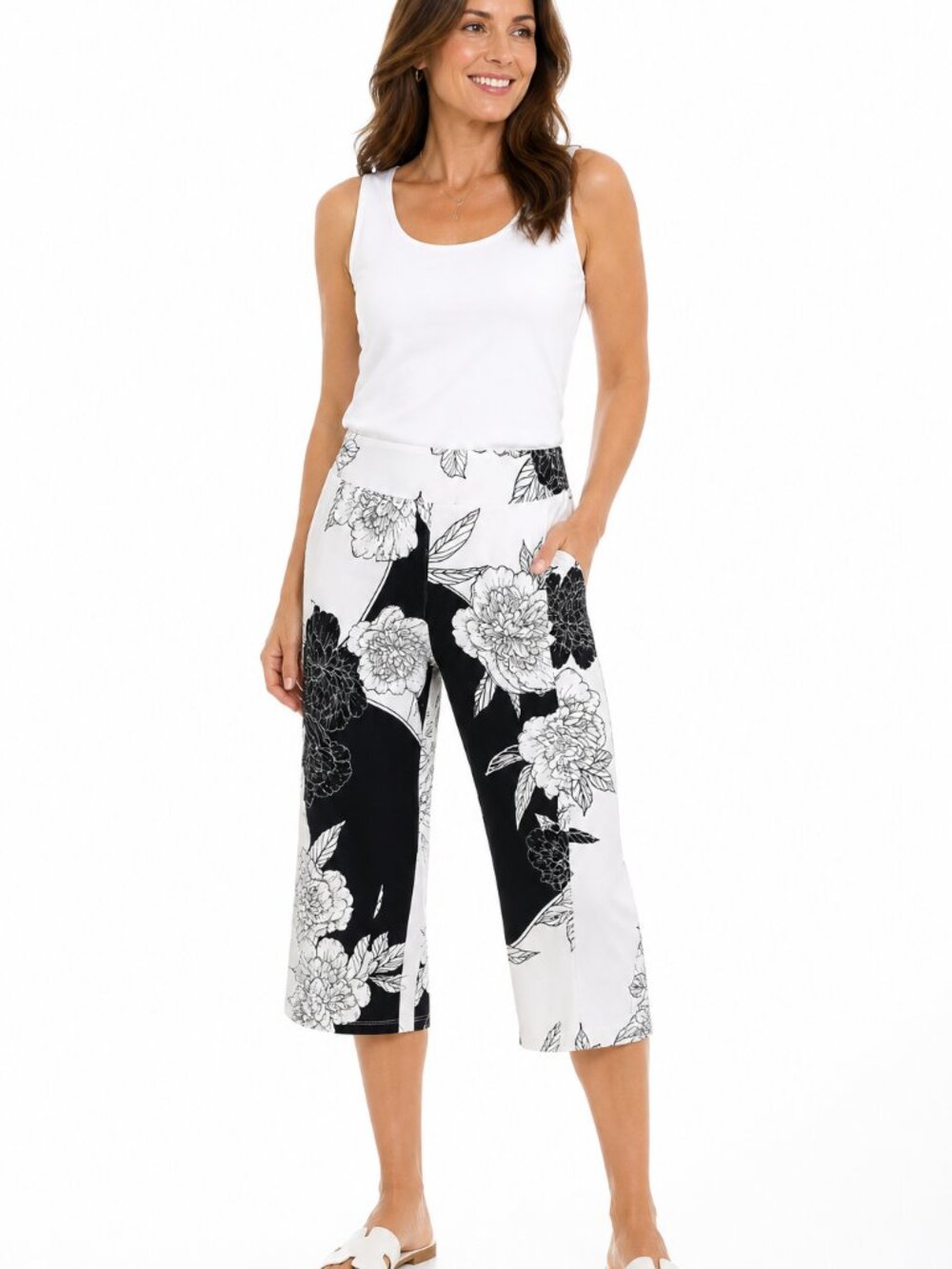IMAN Global Chic Floral Capri Pants XL Black and White Stretch Pull-On Crop Pant